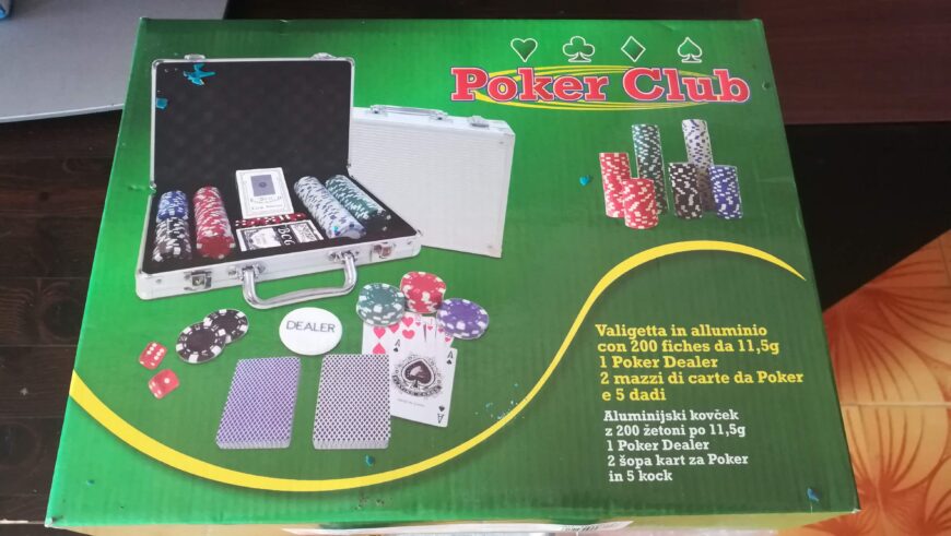 Valigetta Poker 200 Fiches 2 Mazzi di Carte 5 Dadi
