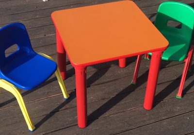 tavolo tuttocolori quadrato + 2 sedie nuovo