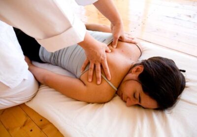 Modelli e modelle per seminari massaggio olistico