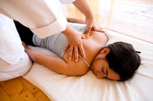 Modelli e modelle per seminari massaggio olistico