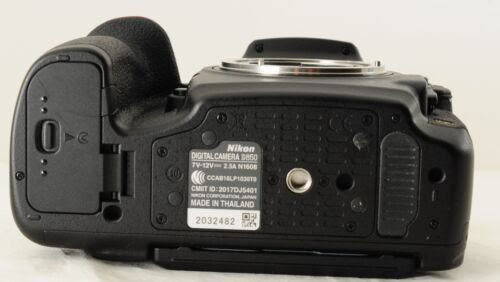 Nikon D850 nella sua confezione originale